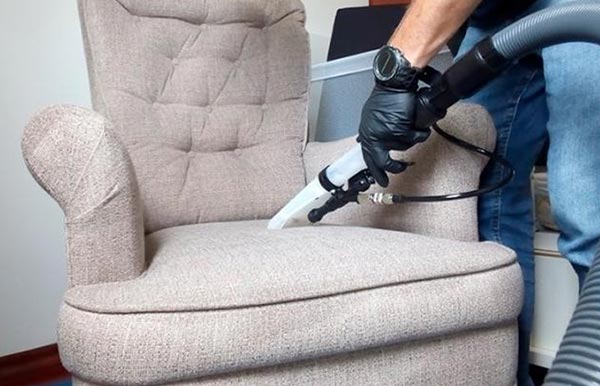 LIMPEZA DE POLTRONAS